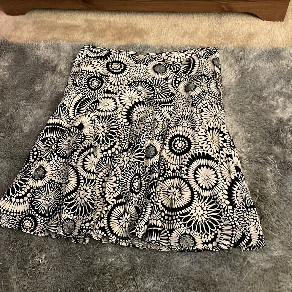 Cute dress skirt with daisies